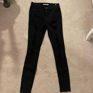 Black ripped Levi’s high rise skinny jeans. Size 28